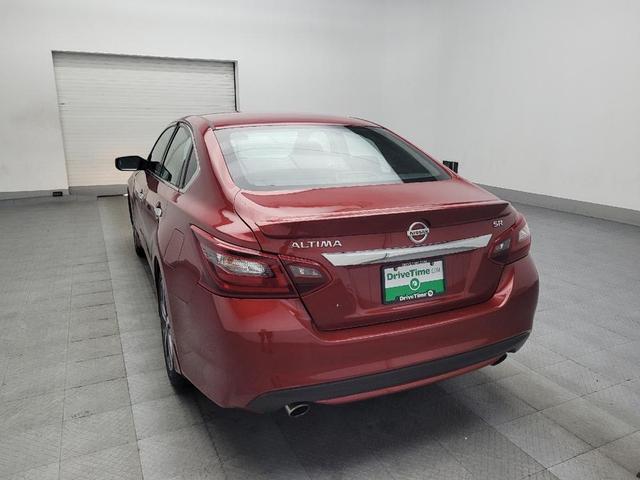 Photo of 2017 Red Nissan Altima