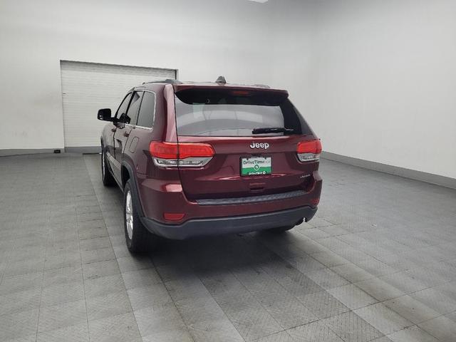 Photo of 2017 Velvet Red Pearlcoat Jeep Grand Cherokee