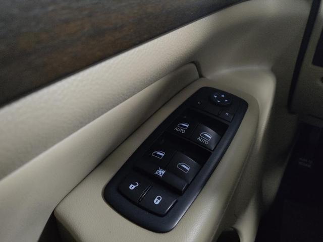 Photo of 2017 Velvet Red Pearlcoat Jeep Grand Cherokee