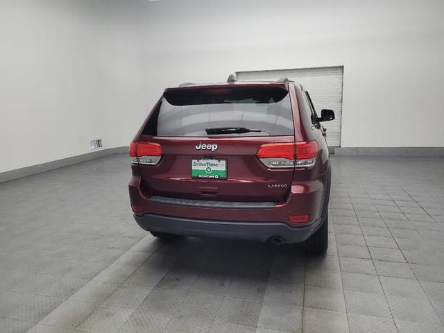 Photo of 2017 Velvet Red Pearlcoat Jeep Grand Cherokee