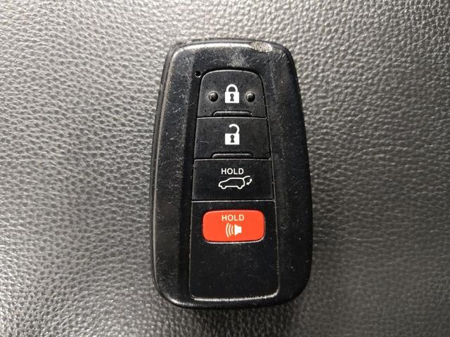Photo of 2019 Super White Toyota RAV4