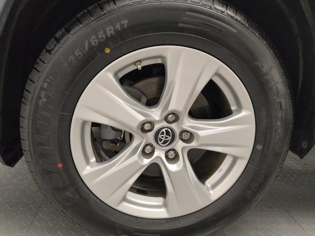Photo of 2019 Super White Toyota RAV4