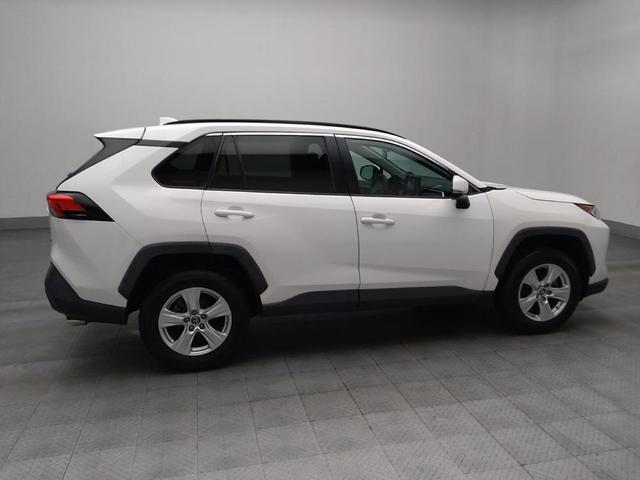 Photo of 2019 Super White Toyota RAV4
