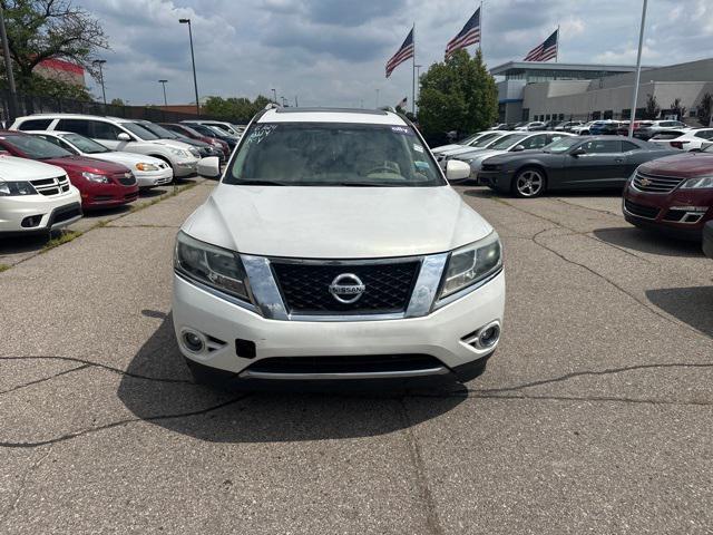 Photo of 2014 Moonlight White Nissan Pathfinder
