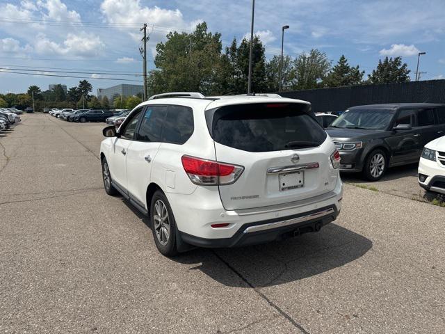 Photo of 2014 Moonlight White Nissan Pathfinder