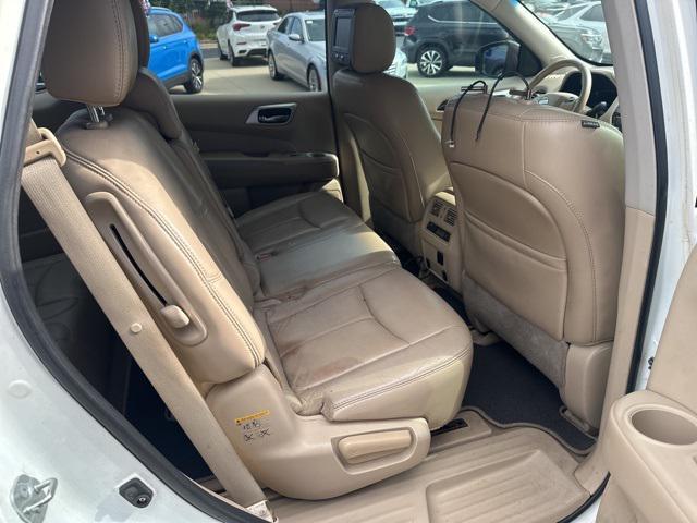 Photo of 2014 Moonlight White Nissan Pathfinder