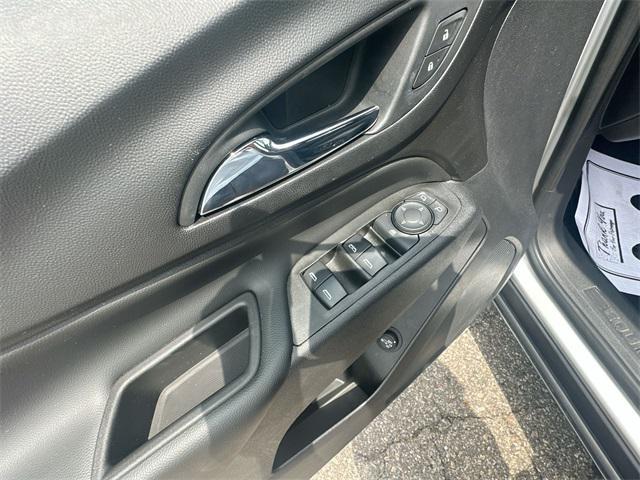 Photo of 2021 Silver Ice Metallic Chevrolet Equinox