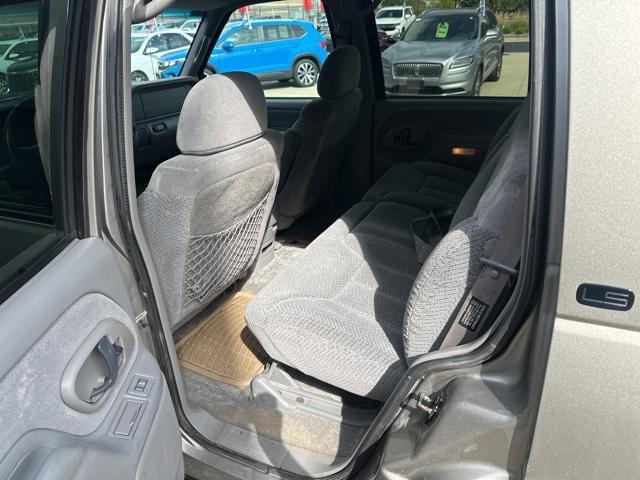 Photo of 1999 Light Pewter Metallic Chevrolet Tahoe