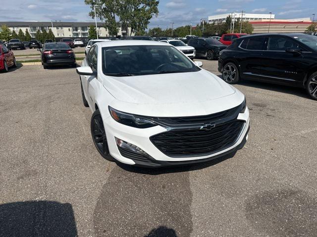 Photo of 2022 Summit White Chevrolet Malibu