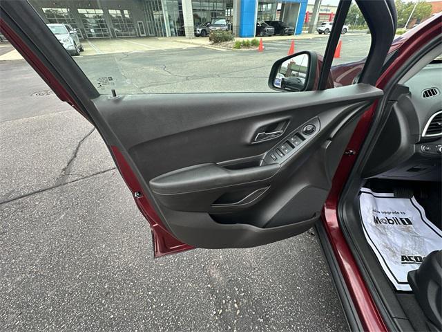 Photo of 2017 Crimson Metallic Chevrolet Trax