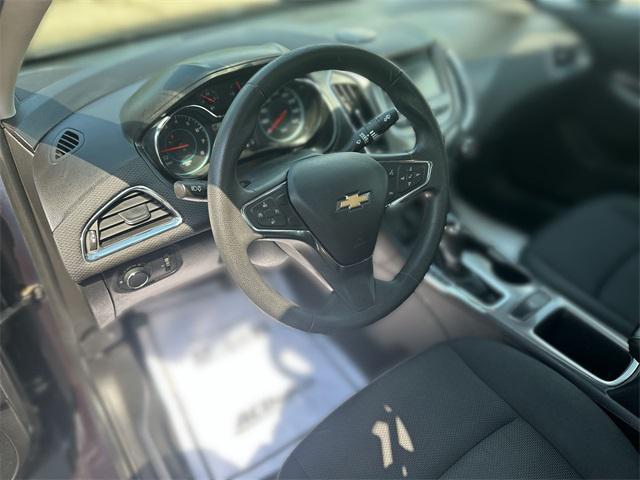 Photo of 2016 Blue Ray Metallic Chevrolet Cruze