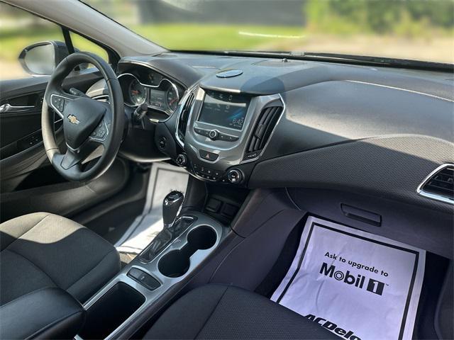 Photo of 2016 Blue Ray Metallic Chevrolet Cruze