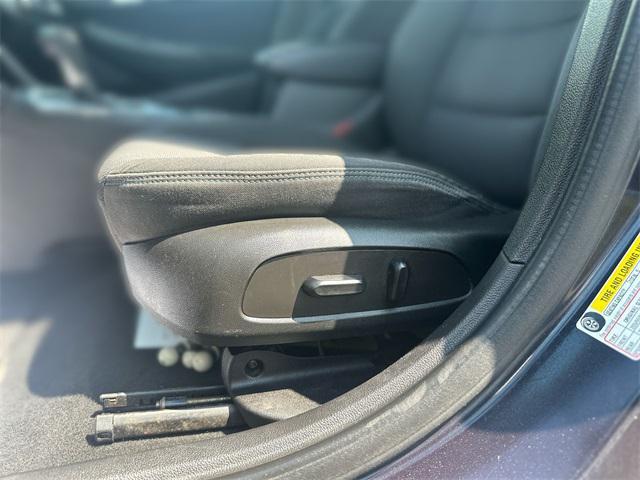 Photo of 2016 Blue Ray Metallic Chevrolet Cruze