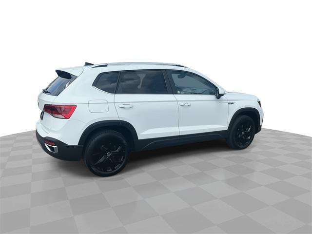 Photo of 2024 Pure White Volkswagen Taos