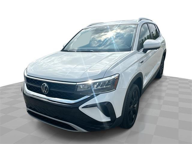 Photo of 2024 Pure White Volkswagen Taos
