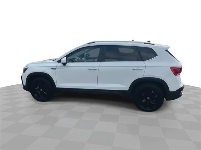 Photo of 2024 Pure White Volkswagen Taos