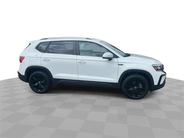 Photo of 2024 Pure White Volkswagen Taos