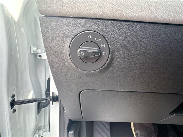 Photo of 2024 Pure White Volkswagen Taos