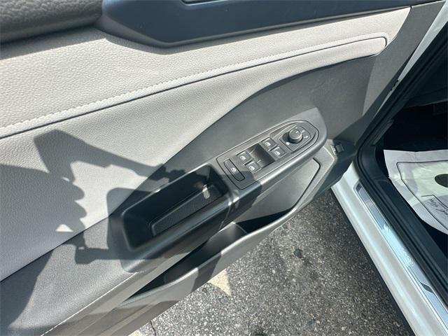 Photo of 2024 Pure White Volkswagen Taos