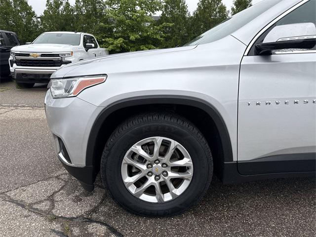 Photo of 2020 Silver Ice Metallic Chevrolet Traverse