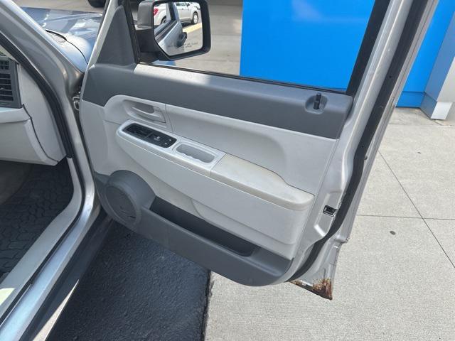Photo of 2008 Bright Silver Metallic Clearcoat Jeep Liberty