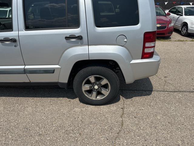 Photo of 2008 Bright Silver Metallic Clearcoat Jeep Liberty