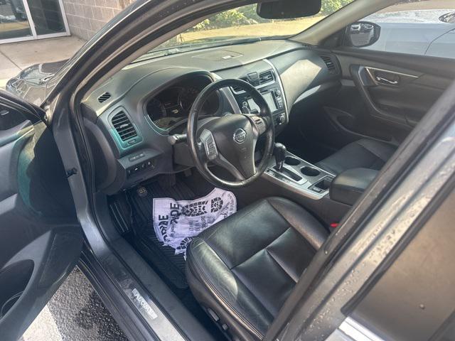 Photo of 2015 Gun Metallic Nissan Altima
