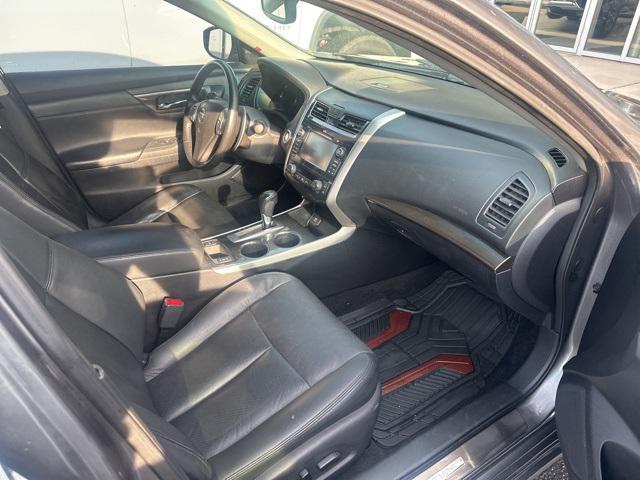 Photo of 2015 Gun Metallic Nissan Altima