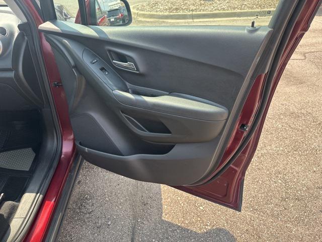 Photo of 2016 Crimson Metallic Chevrolet Trax