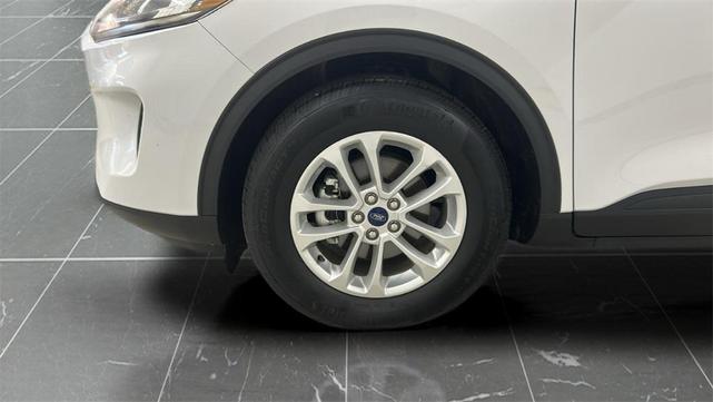 Photo of 2021 Oxford White Ford Escape