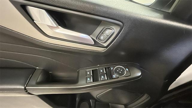 Photo of 2021 Oxford White Ford Escape
