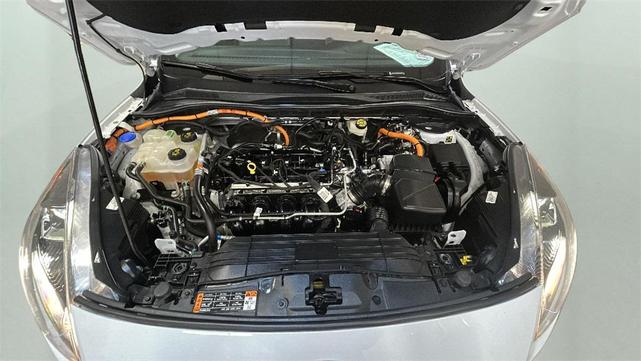 Photo of 2021 Oxford White Ford Escape