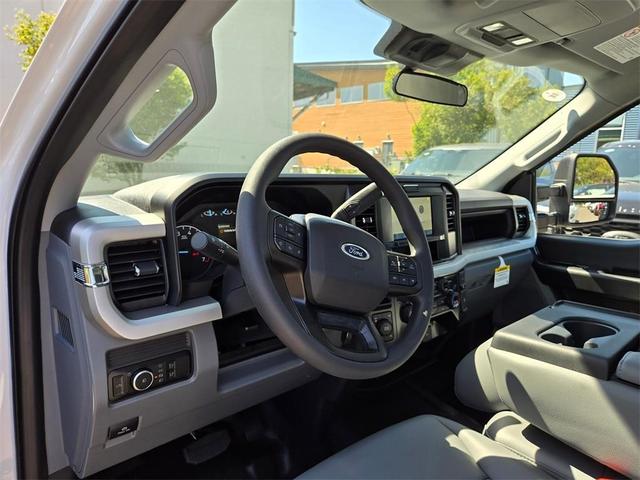 Photo of 2025 Oxford White Ford F-250