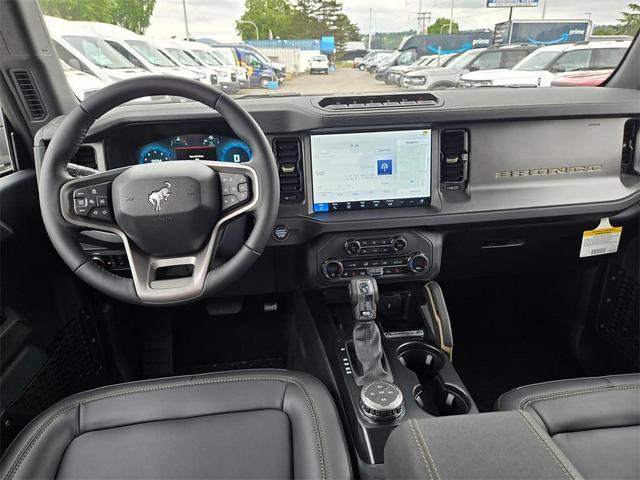 Photo of 2025 Oxford White Ford Bronco