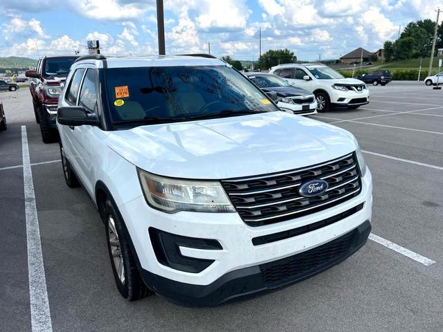 Photo of 2016 White Ford Explorer