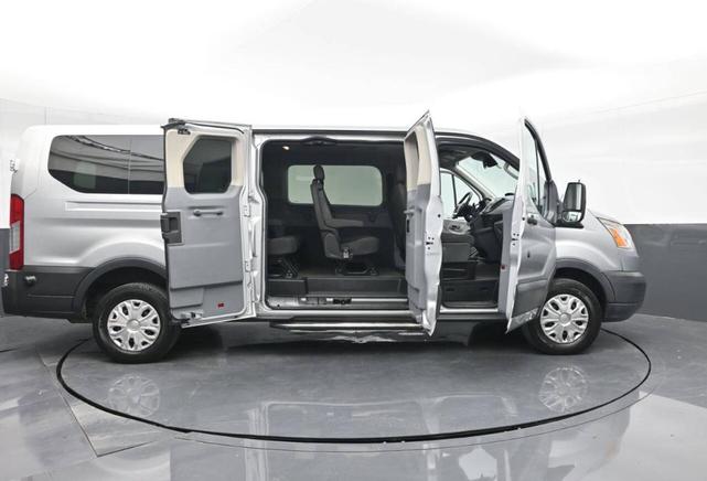 Photo of 2016 Gray Ford Transit-350