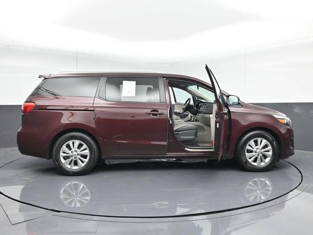 Photo of 2018 Maroon Kia Sedona