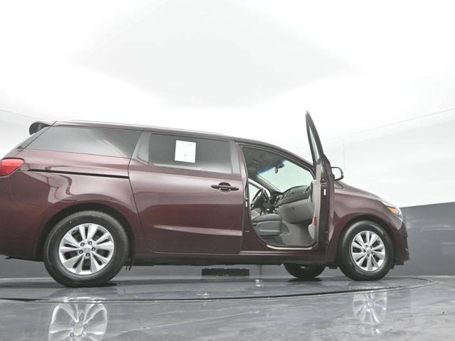 Photo of 2018 Maroon Kia Sedona