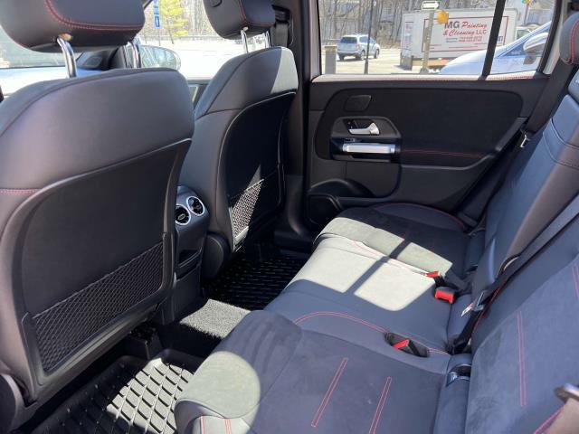 Photo of 2024 Iridium Silver Metallic Mercedes-Benz GLB 250