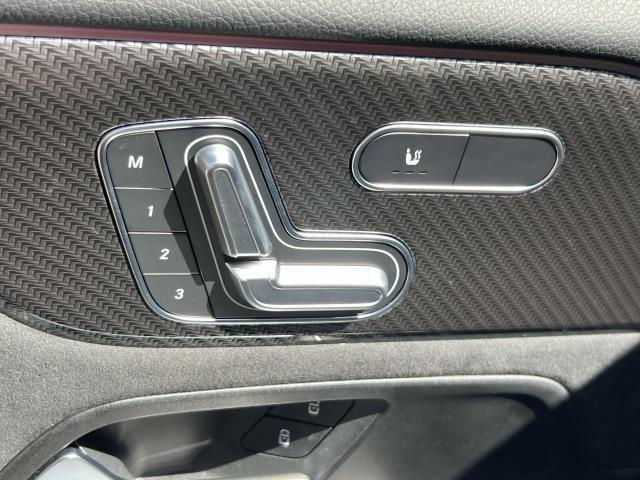 Photo of 2024 Iridium Silver Metallic Mercedes-Benz GLB 250