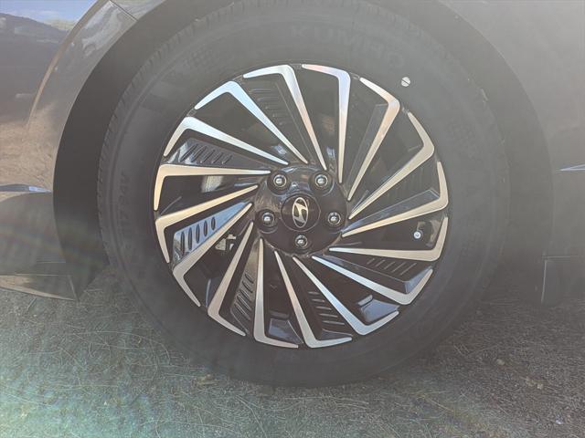 Photo of 2024 Portofino Gray Hyundai SONATA Hybrid
