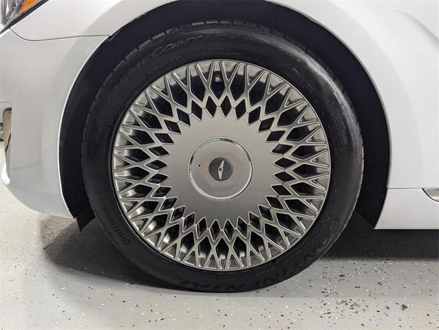Photo of 2018 Casablanca White Genesis G90