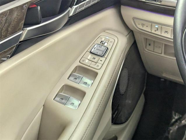 Photo of 2018 Casablanca White Genesis G90