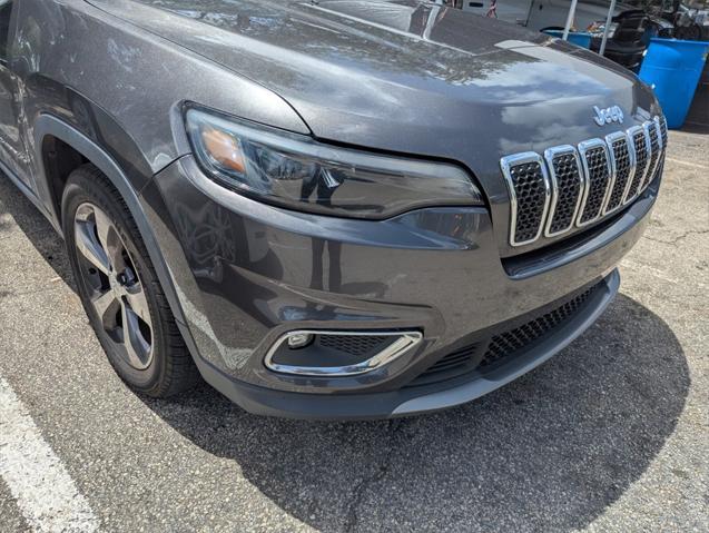 Photo of 2019 Granite Crystal Metallic Clearcoat Jeep Cherokee