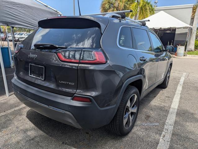 Photo of 2019 Granite Crystal Metallic Clearcoat Jeep Cherokee
