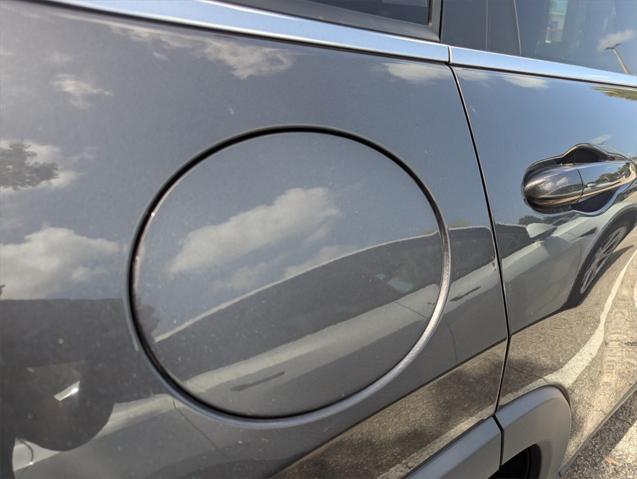 Photo of 2019 Granite Crystal Metallic Clearcoat Jeep Cherokee