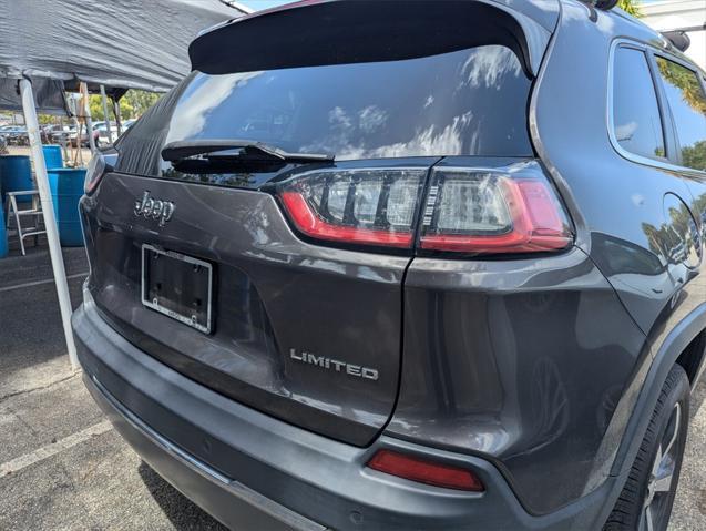 Photo of 2019 Granite Crystal Metallic Clearcoat Jeep Cherokee