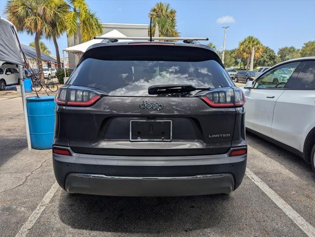 Photo of 2019 Granite Crystal Metallic Clearcoat Jeep Cherokee