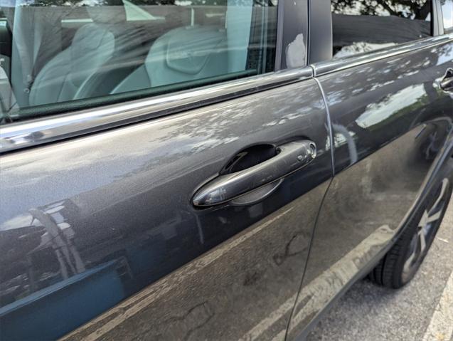 Photo of 2019 Granite Crystal Metallic Clearcoat Jeep Cherokee