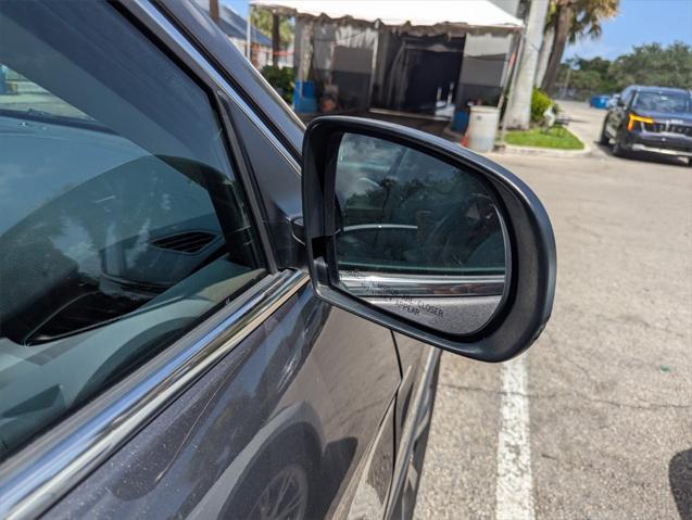Photo of 2019 Granite Crystal Metallic Clearcoat Jeep Cherokee